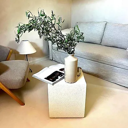 Lo͝or Luxury Retreat