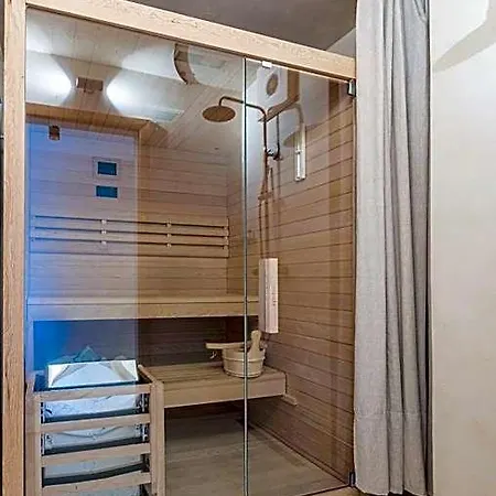 Lo͝or Luxury Retreat