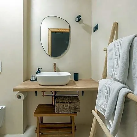 Lo͝or Luxury Retreat