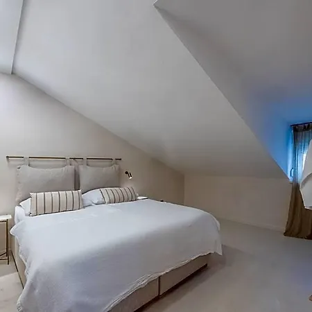 Готель Lo͝or Luxury Retreat 4*
