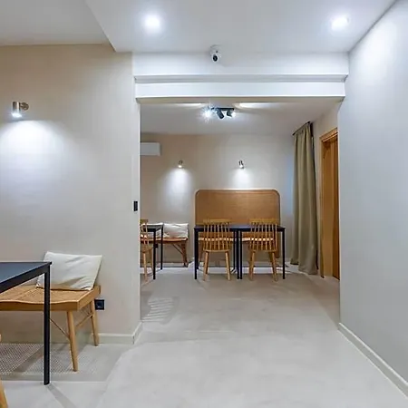 Lo͝or Luxury Retreat
