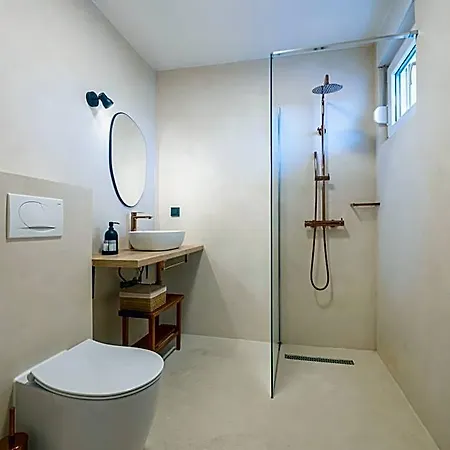 Lo͝or Luxury Retreat