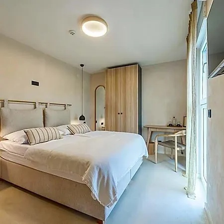 Lo͝or Luxury Retreat Готель