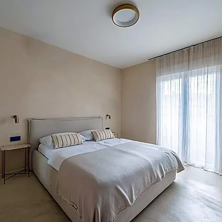 Lo͝or Luxury Retreat Готель 4*
