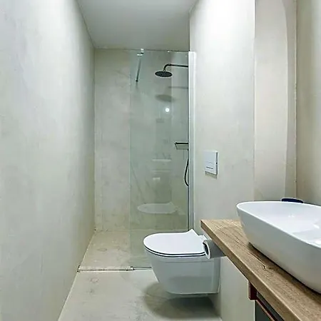 Lo͝or Luxury Retreat