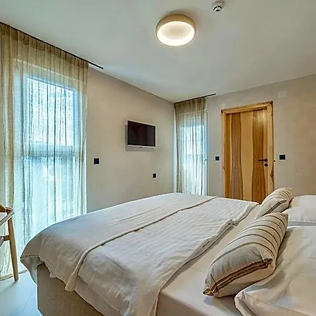 Lo͝or Luxury Retreat 4*